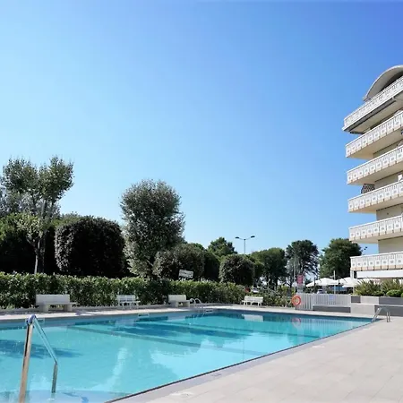Cosy With Shared Pool Appartement *