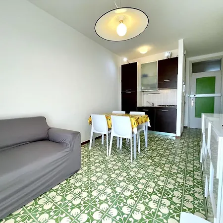 Apartment Cosy With Shared Pool